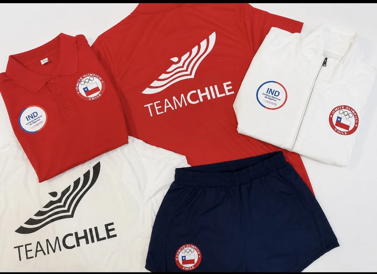 Polera dry-fit, Short deportivo, Cortavientos, Polera piqué cuello y botones para Team Chile — Estampado + DTF